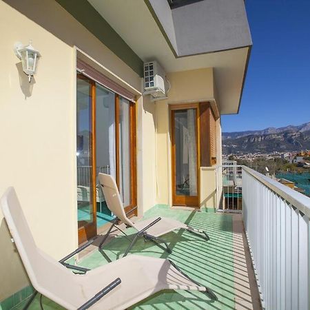 Super Attico Vista Mare Con Piscina Διαμέρισμα Σορέντο Εξωτερικό φωτογραφία