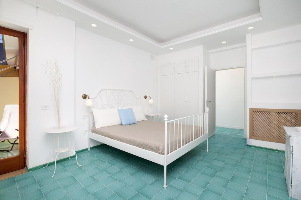 Super Attico Vista Mare Con Piscina Διαμέρισμα Σορέντο Εξωτερικό φωτογραφία